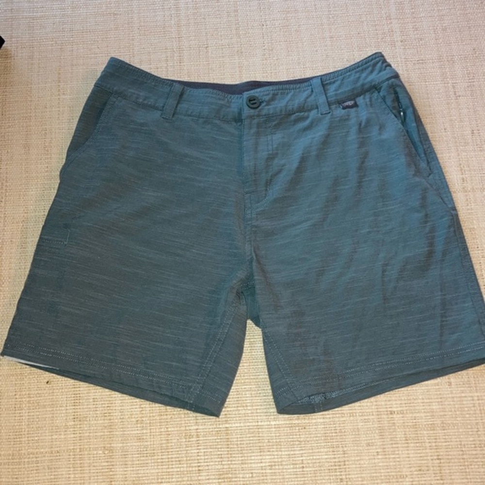 AFTCO 365 Hybrid Chino Short - 7in Inseam. Sz 30 kiwi green.
